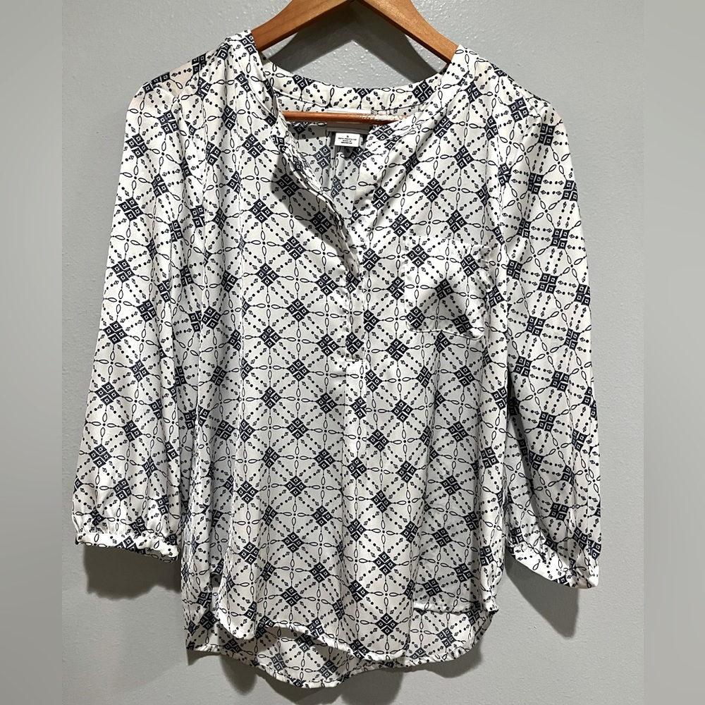 Liz Claiborne white v-neck blouse